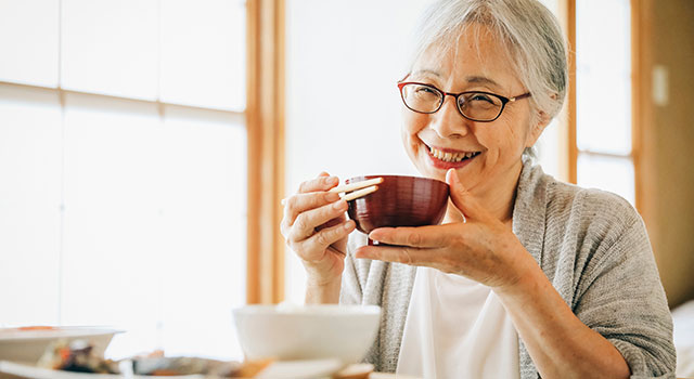 老化に伴うお口の機能低下により食べる機能障害に繋がります